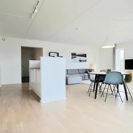 Large 2-bed In Harbour