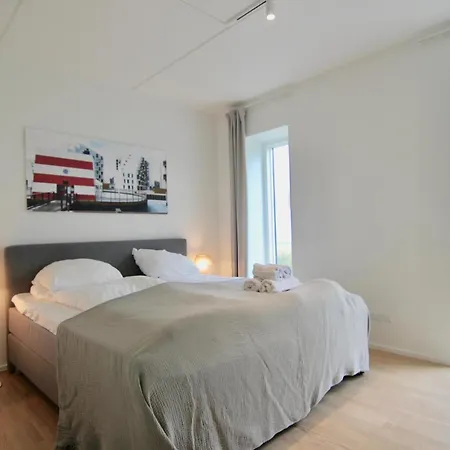 Large 2-bed In Harbour