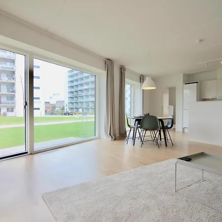 Large 2-bed In Harbour Apartment